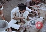 Immagine di Ring maker nel mercato di Giacarta Jakarta Indonesia, 1964, secondo 7 filmato di repertorio 65675039495