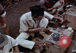 Immagine di Ring maker nel mercato di Giacarta Jakarta Indonesia, 1964, secondo 9 filmato di repertorio 65675039495