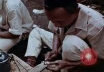 Immagine di Ring maker nel mercato di Giacarta Jakarta Indonesia, 1964, secondo 15 filmato di repertorio 65675039495