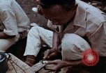 Immagine di Ring maker nel mercato di Giacarta Jakarta Indonesia, 1964, secondo 19 filmato di repertorio 65675039495