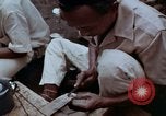 Immagine di Ring maker nel mercato di Giacarta Jakarta Indonesia, 1964, secondo 22 filmato di repertorio 65675039495