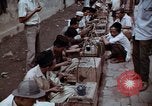 Immagine di Ring maker nel mercato di Giacarta Jakarta Indonesia, 1964, secondo 28 filmato di repertorio 65675039495