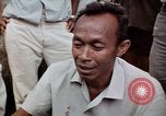 Immagine di Ring maker nel mercato di Giacarta Jakarta Indonesia, 1964, secondo 43 filmato di repertorio 65675039495