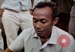 Immagine di Ring maker nel mercato di Giacarta Jakarta Indonesia, 1964, secondo 49 filmato di repertorio 65675039495
