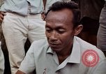 Immagine di Ring maker nel mercato di Giacarta Jakarta Indonesia, 1964, secondo 51 filmato di repertorio 65675039495