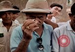 Immagine di Ring maker nel mercato di Giacarta Jakarta Indonesia, 1964, secondo 54 filmato di repertorio 65675039495