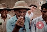 Immagine di Ring maker nel mercato di Giacarta Jakarta Indonesia, 1964, secondo 56 filmato di repertorio 65675039495