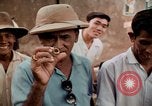 Immagine di Ring maker nel mercato di Giacarta Jakarta Indonesia, 1964, secondo 58 filmato di repertorio 65675039495