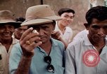 Immagine di Ring maker nel mercato di Giacarta Jakarta Indonesia, 1964, secondo 61 filmato di repertorio 65675039495