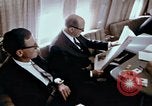 Image Le président américain et Mme Lyndon B Johnson visitant Kuala Lumpur Malaysi Kuala Lumpur Malaisie, 1966, de la seconde 3 séquences d'archives historiques vidéo 65675039501