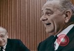 Image Le président américain et Mme Lyndon B Johnson visitant Kuala Lumpur Malaysi Kuala Lumpur Malaisie, 1966, de la seconde 13 séquences d'archives historiques vidéo 65675039501