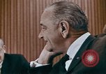 Image Le président américain et Mme Lyndon B Johnson visitant Kuala Lumpur Malaysi Kuala Lumpur Malaisie, 1966, de la seconde 15 séquences d'archives historiques vidéo 65675039501