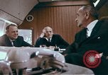 Image Le président américain et Mme Lyndon B Johnson visitant Kuala Lumpur Malaysi Kuala Lumpur Malaisie, 1966, de la seconde 16 séquences d'archives historiques vidéo 65675039501