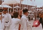 Image Le président américain et Mme Lyndon B Johnson visitant Kuala Lumpur Malaysi Kuala Lumpur Malaisie, 1966, de la seconde 37 séquences d'archives historiques vidéo 65675039501