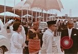 Image Le président américain et Mme Lyndon B Johnson visitant Kuala Lumpur Malaysi Kuala Lumpur Malaisie, 1966, de la seconde 38 séquences d'archives historiques vidéo 65675039501