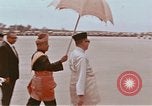 Image Le président américain et Mme Lyndon B Johnson visitant Kuala Lumpur Malaysi Kuala Lumpur Malaisie, 1966, de la seconde 41 séquences d'archives historiques vidéo 65675039501