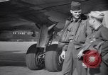 Standbild Flugplatzes Tempelhof Berlin Deutschland, 1949, aus Sekunde 32 historischem Filmmaterial Videoclip 65675039504