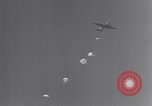 Immagine di Paracadutista americano della formazione United States USA, 1940, secondo 6 filmato di repertorio 65675039514