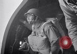 Immagine di Paracadutista americano della formazione United States USA, 1940, secondo 10 filmato di repertorio 65675039514