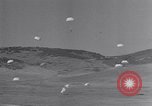 Immagine di Paracadutista americano della formazione United States USA, 1940, secondo 26 filmato di repertorio 65675039514