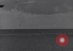 Image USS du Sangamon de Leyte aux Philippines du Golfe, 1944, de la seconde 3 séquences d'archives historiques vidéo 65675039539