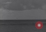Image USS du Sangamon de Leyte aux Philippines du Golfe, 1944, de la seconde 13 séquences d'archives historiques vidéo 65675039539
