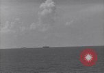 Image USS du Sangamon de Leyte aux Philippines du Golfe, 1944, de la seconde 45 séquences d'archives historiques vidéo 65675039539