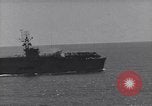 Image USS du Sangamon de Leyte aux Philippines du Golfe, 1944, de la seconde 59 séquences d'archives historiques vidéo 65675039539