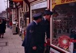Standbild Air Force Personal Vereinigtes Königreich, 1963, aus Sekunde 53 historischem Filmmaterial Videoclip 65675039563