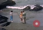 Standbild Familie Makah Air Force Station Washington USA, 1962, aus Sekunde 13 historischem Filmmaterial Videoclip 65675039567