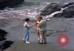 Standbild Familie Makah Air Force Station Washington USA, 1962, aus Sekunde 15 historischem Filmmaterial Videoclip 65675039567