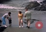 Standbild Familie Makah Air Force Station Washington USA, 1962, aus Sekunde 19 historischem Filmmaterial Videoclip 65675039567