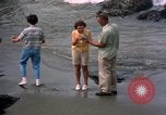 Standbild Familie Makah Air Force Station Washington USA, 1962, aus Sekunde 46 historischem Filmmaterial Videoclip 65675039567