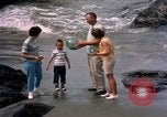 Standbild Familie Makah Air Force Station Washington USA, 1962, aus Sekunde 56 historischem Filmmaterial Videoclip 65675039567