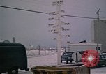 Standbild linemen Thule Air Force Base Grönland, 1962, aus Sekunde 16 historischem Filmmaterial Videoclip 65675039573