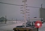Standbild linemen Thule Air Force Base Grönland, 1962, aus Sekunde 19 historischem Filmmaterial Videoclip 65675039573