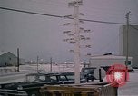 Standbild linemen Thule Air Force Base Grönland, 1962, aus Sekunde 22 historischem Filmmaterial Videoclip 65675039573
