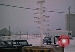 Standbild linemen Thule Air Force Base Grönland, 1962, aus Sekunde 23 historischem Filmmaterial Videoclip 65675039573