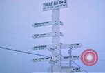 Standbild linemen Thule Air Force Base Grönland, 1962, aus Sekunde 34 historischem Filmmaterial Videoclip 65675039573