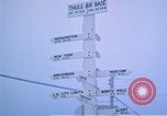 Standbild linemen Thule Air Force Base Grönland, 1962, aus Sekunde 36 historischem Filmmaterial Videoclip 65675039573