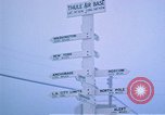 Standbild linemen Thule Air Force Base Grönland, 1962, aus Sekunde 43 historischem Filmmaterial Videoclip 65675039573