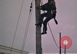 Standbild linemen Thule Air Force Base Grönland, 1962, aus Sekunde 57 historischem Filmmaterial Videoclip 65675039573