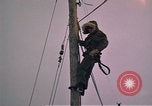Standbild linemen Thule Air Force Base Grönland, 1962, aus Sekunde 59 historischem Filmmaterial Videoclip 65675039573