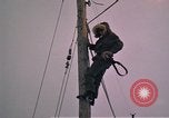 Standbild linemen Thule Air Force Base Grönland, 1962, aus Sekunde 60 historischem Filmmaterial Videoclip 65675039573