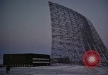 Standbild Suche radar Antennen Thule Air Force Base Grönland, 1962, aus Sekunde 3 historischem Filmmaterial Videoclip 65675039574