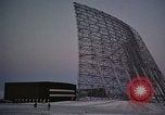 Standbild Suche radar Antennen Thule Air Force Base Grönland, 1962, aus Sekunde 18 historischem Filmmaterial Videoclip 65675039574