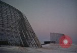 Standbild Suche radar Antennen Thule Air Force Base Grönland, 1962, aus Sekunde 29 historischem Filmmaterial Videoclip 65675039574