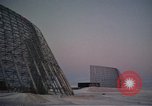 Standbild Suche radar Antennen Thule Air Force Base Grönland, 1962, aus Sekunde 30 historischem Filmmaterial Videoclip 65675039574