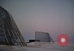 Standbild Suche radar Antennen Thule Air Force Base Grönland, 1962, aus Sekunde 32 historischem Filmmaterial Videoclip 65675039574