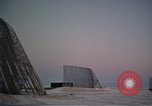 Standbild Suche radar Antennen Thule Air Force Base Grönland, 1962, aus Sekunde 33 historischem Filmmaterial Videoclip 65675039574
